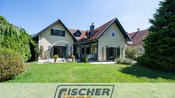 Expose Traumhaftes "Architektenhaus im Landhausstil" mit Weinkeller und Garage