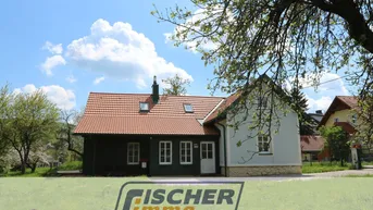 Expose TOP-SANIERT - Entzückendes Einfamilienhaus im Grünland mit 1804 m² großem Grundstück und Nähe zum Pferdegestüt