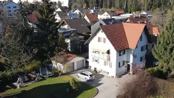 Expose Wohnhaus am Ende einer Sackgasse in Bregenz! Auf 745m² Grund mit Doppelgarage und 2 Wohneinheiten!