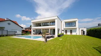 Expose 293 m² WOHNFLÄCHE – EXKLUSIVE LAGE – SOFORT VERFÜGBAR! Luxuriöses Wohnen über zwei Etagen mit traumhaftem Garten und Pool in grüner Ruhelage!