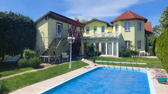 Expose Schönes Wohnhaus mit Pool in Aussichtslage