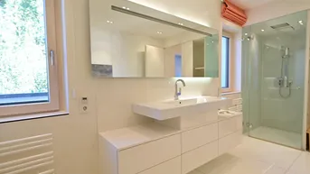 Expose JOSEFIAU | 4-Zimmer-Penthouse mit 100 m² Dachterrasse, Panoramablick &amp; Ruhelage