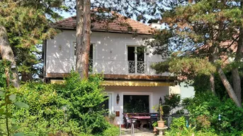 Expose Charmantes Einfamilienhaus in Bestlage von Wien-Mauer – mit Pool, Garten und viel Privatsphäre | ZΞLLMANN IMMOBILIEN