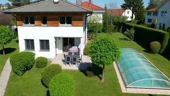 Expose Exklusive Doppelhaushälfte mit beheiztem Pool auf 516 m² in Bestlage von Hietzing | ZELLMANN IMMOBILIEN