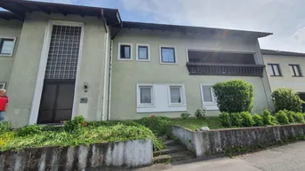 Expose Großzügige Haushälfte mit Garten, Balkonen, Garage und Carports nahe St. Pölten