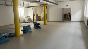Expose Gewerbeobjekt in bester Lage - 1271m² vollsaniert, 10 Stellplätze, äußerst verkehrsgünstig gelegen, teilbar