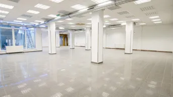 Expose Zentrumslage | 320m² Geschäftslokal mit großen Auslagen | Kundenparkplätze vis à vis