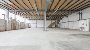 Expose Ebenerdige Lagerhalle mit 674m² und Rolltor