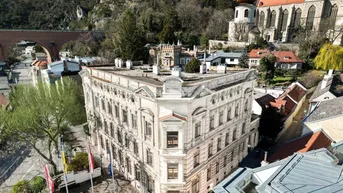 Expose ENTZÜCKENDE 2 ZIMMER II PRESTIGE UND ELEGANZ II WOHNEN IM DENKMALGESCHÜTZEN MÖDLINGER STADTJUWEL II FUSSGÄNGERZONE
