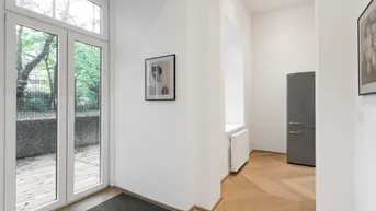 Expose II MODERNE 2 ZIMMER ALTBAUWOHNUNG MIT 25m² TERRASSE II KOMPLETT MÖBLIERT II EINBAUKÜCHE II NÄHE U6 NÄHE U6/AKH/VOLKSOPER/WUKII AIRBNB