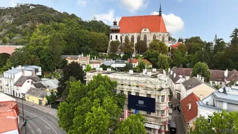 Expose BALKON UND ÜBER 4 METER RAUMHÖHE II PRESTIGE UND ELEGANZ II WOHNEN IM DENKMALGESCHÜTZEN MÖDLINGER STADTJUWEL II FUSSGÄNGERZONE