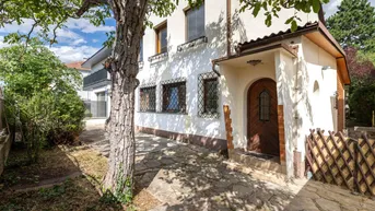 Expose INVESTMENT | CA. 3,6% KP-RENDITE | Befristet vermietetes Haus | ca. 404 m² Nutzfläche | Inkl. Architektenstudien | Ost/West | Großer Garten &amp; Garage