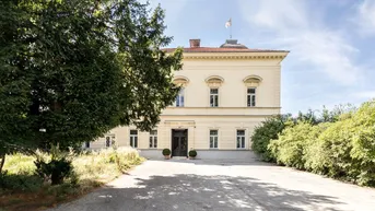 Expose Herrschaftliches Haus in ruhiger Lage | Gartenwohnung mit ca. 4,40m Raumhöhe | sanierungsbedürftig | Parkplatz | U-Bahnnähe