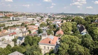 Expose Sanierungsbedürftige 3-Zimmer-Stilaltbauwohnung mit ca. 4,40m Raumhöhe &amp; Südbalkon in herrschaftlicher Villa | KFZ-Stellplatz möglich