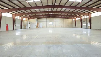 Expose 1.800m² Halle mit Rampen und ebenerdiger Einfahrt | 250m² Büro | ca. 4.000m² Grund