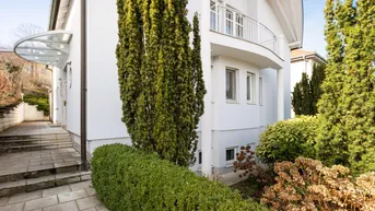 Expose NEUBAU VILLA AUS 1997 II ROTER BERG II GARAGE II SAUNA II NEUE PV-ANLAGE II 6 ZIMMER II 4 BÄDER II 54m² WOHNZIMMER MIT KAMIN II 2 TERRASSEN II BALKON II GARTEN II GROSSER KELLER