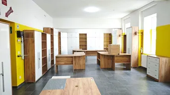 Expose 97m² Geschäftslokal/Büro mit Straßenzugang | topsaniert | Einbauküche | optionale Möblierung &amp; Garagenplätze