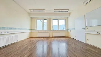 Expose Helles Büro mit 113m² im IZ-Süd | Klima &amp; Parkplätze | Teeküche