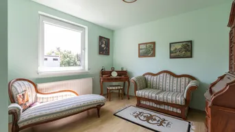 Expose ENTZÜCKENDES REIHENHAUS MIT VIEL POTENZIAL II SÜDSEITIGER GARTEN MIT TERRASSE II RUHIGE SIEDLUNGSLAGE II GROSSER KELLER MIT KÜCHE UND BAD II LINDENWEG-SIEDLUNG