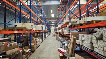 Expose 1.000m² Halle | Parkplätze verfügbar | optionale Büros zwischen ca. 55m² und 1.000m² am Standort