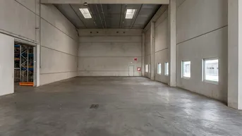 Expose 300m² Lagerhalle mit überdachter Rampe | IZ-Süd &amp; Autobahnnähe