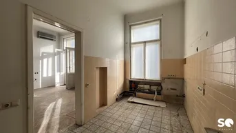 Expose #SQ - SANIERUNGSBEDÜRFTIGER STILALTBAU MIT BALKON - MARIAHILFERSTRAßE / TOP 23