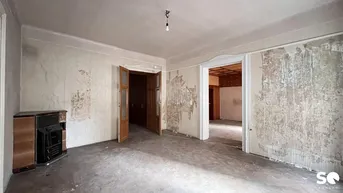 Expose #SQ - RUHIGE, SANIERUNGSBEDÜRFTIGE 3 ZIMMER ALTBAUWOHNUNG MITTEN IM 6ten /HAUS DES MEERES - TOP 2