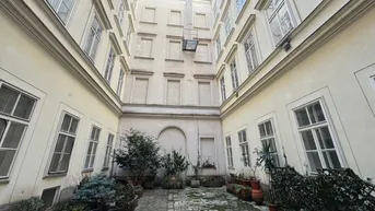 Expose #SQ - ERSTBEZUG: STYLISHE &amp; LUXURIÖSE ALTBAUWOHNUNG AM GETREIDEMARKT!