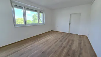 Expose * * * ERSTBEZUG NACH GENERALSANIERUNG.... HÜBSCHE GRÜNBLICK-LOGGIA... NEUE KÜCHE... LIFT... PARKPLATZ * * * 
