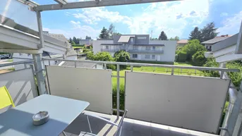 Expose * * * WOHNEN IM LETZTEN STOCKWERK OHNE DIREKTE NACHBARN DARÜBER UND NEBENAN... HÜBSCHER GRÜNBLICK-BALKON... CARPORT * * * 