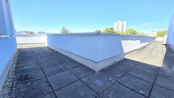 Expose * * * PERFEKT für PRAXIS oder BÜRO... TOP-ANBINDUNG... HOHE WERBEWIRKSAMKEIT... PARKPLÄTZE... BARRIEREFREI * * * 