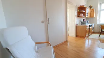 Expose * * * ENTZÜCKENDE CITY-WOHNUNG mit SCHLOSSBERGBLICK... 5 RADMINUTEN ZUR FH-JOANNEUM * * * 