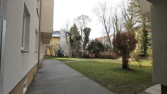 Expose Perfekt geschnittene Garconniere in Badener Ruhelage