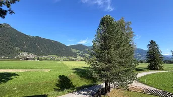 Expose Schlitters: Wohntraum mit Garten – helle 4-Zi.-Wohnung 