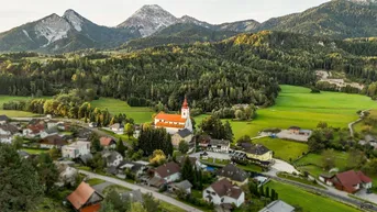 Expose Vision trifft Tradition: Vielseitiges Anwesen in Finkenstein bereit für Ihre Ideen!