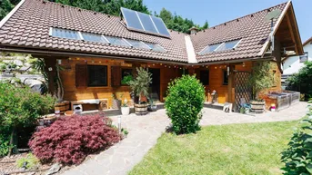 Expose Charmantes Holzhaus mit Blick auf die Berge in wunderschöner Naturlage!
