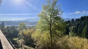 Expose KLEINOD MIT SCHÖNEM SEE- UND BERGBLICK IN TRAUMHAFTER NATURLAGE (DIREKT AM WALDRAND) ETWAS OBERHALB VOM ORTSKERN SEEBODEN!