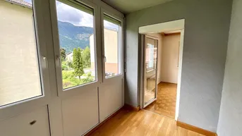 Expose TOP ANGEBOT IN ZENTRUMSNÄHE! 2-ZIMMER-WOHNUNG MIT LOGGIA, TIEFGARAGE UND KELLERABTEIL! IDEAL ZUR VERMIETUNG GEEIGNET!