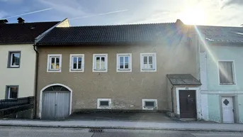 Expose Renovierungsbedürftiges Wohnhaus in Marktplatznähe