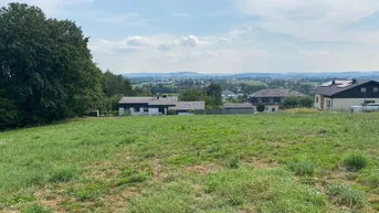 Expose Baugrund mit Grünstreifen in schöner Südhanglage und Stadtnähe (1.490 m²)