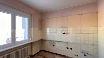Expose 4-Zimmer-Eigentumswohnung - renovierungsbedürftig