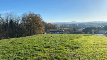 Expose Baugrund mit Grünstreifen in schöner Südhanglage und Stadtnähe (1.490 m²)