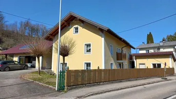 Expose Großzügiges Haus mit Doppelgarage und viel Baugrund