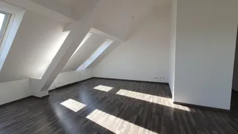 Expose Großzügige Wohnung im ausgebauten Dachgeschoss eines ehem. Bauernhofes