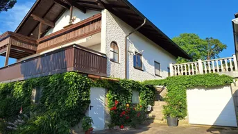 Expose Gemütliches Zweifamilienhaus in ruhiger Hanglage – Ihr Rückzugsort mit Ausblick!