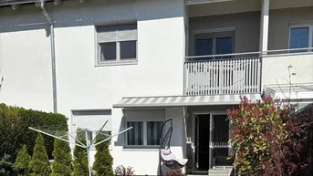 Expose Gepflegtes Reihenhaus = 3 SZ, Keller, Garage und charmanter Garten!