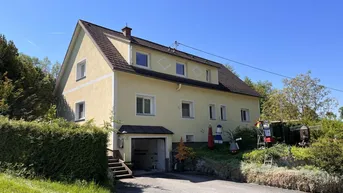Expose Gepflegtes Haus mit großem Garten in Alleinlage