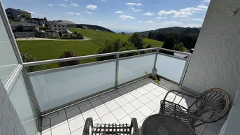 Expose Kleine feine Eigentumswohnung mit herrlichem Süd-Balkon (Weitblick!)