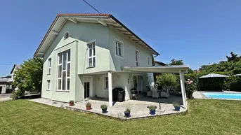 Expose Stilvoll in Bestlage! Großzügiges Wohnhaus mit schönem Garten