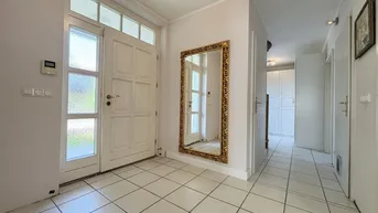 Expose Stilvoll in Bestlage! Großzügiges Wohnhaus mit schönem Garten